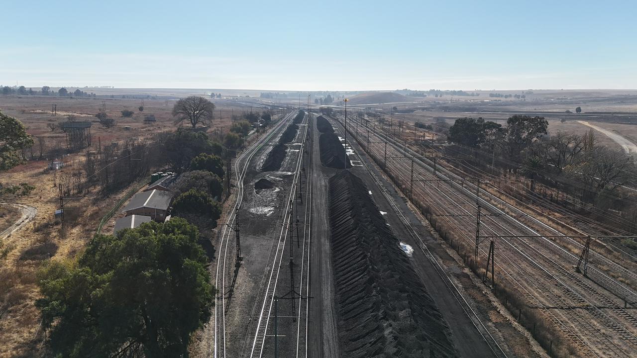 Rail yard and stockpile on the export corridor