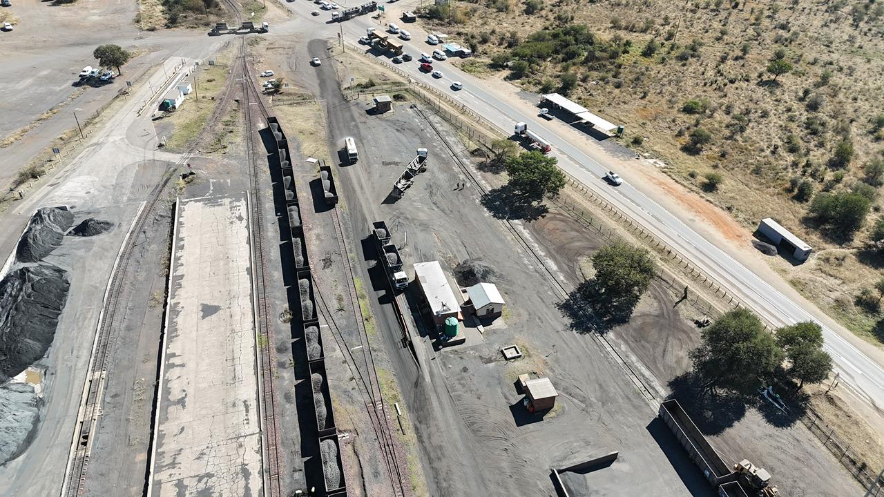Siding with loaded wagons and weighbridge